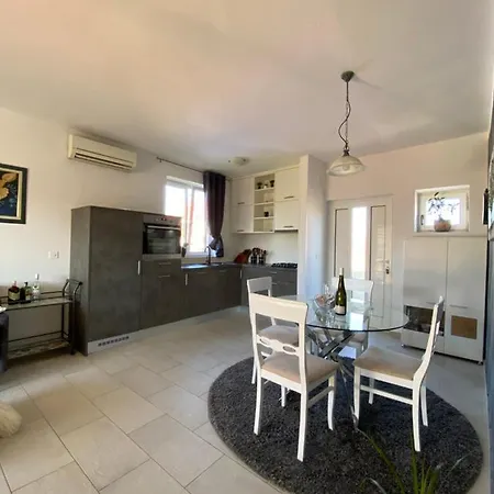 דירה Beautiful Island House *