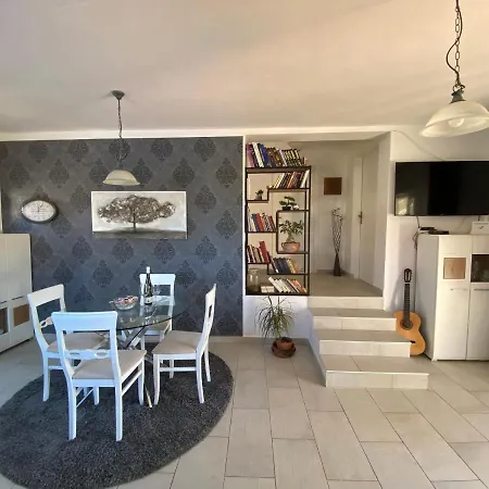 Beautiful Island House אוגייאן