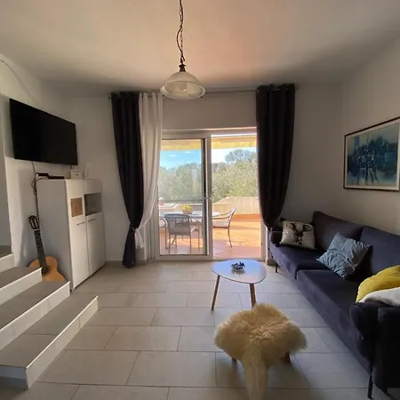 Beautiful Island House דירה אוגייאן