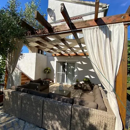 Beautiful Island House דירה אוגייאן