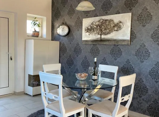 Апартаменты Beautiful Island House Углян