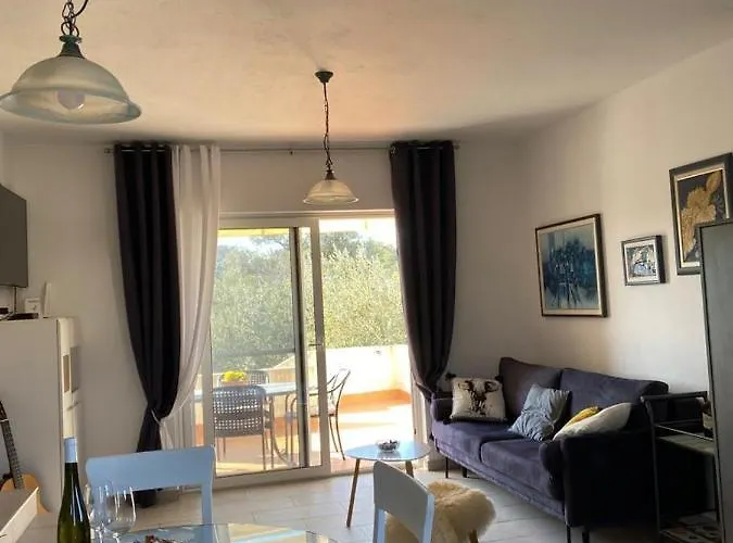 Апартаменты Beautiful Island House *